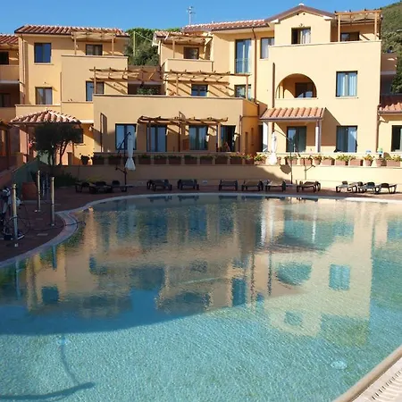 6 A La Pergola Apartment